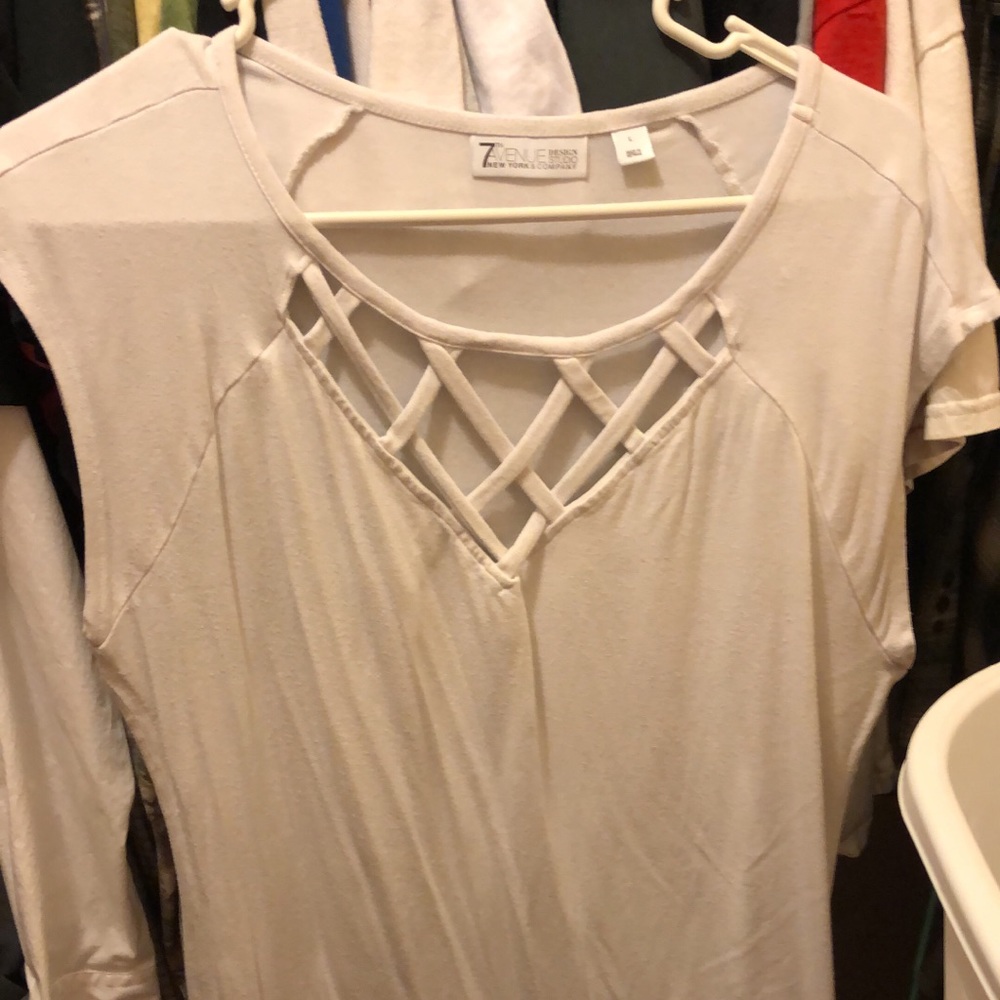 White NewYork&Company blouse. Size L. EUC